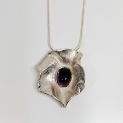 COLGANTE EL SECRETO DEL PÉTALO