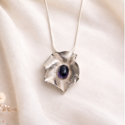 COLGANTE EL SECRETO DEL PÉTALO